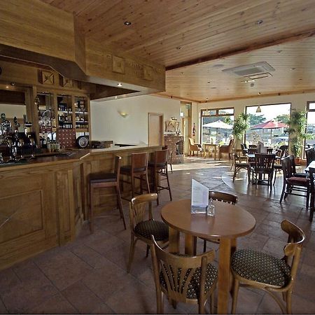 Beach Hotel & Restaurant Даунінгс Екстер'єр фото