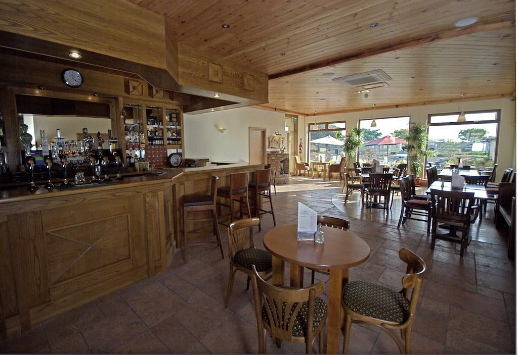 Beach Hotel & Restaurant Даунінгс Екстер'єр фото